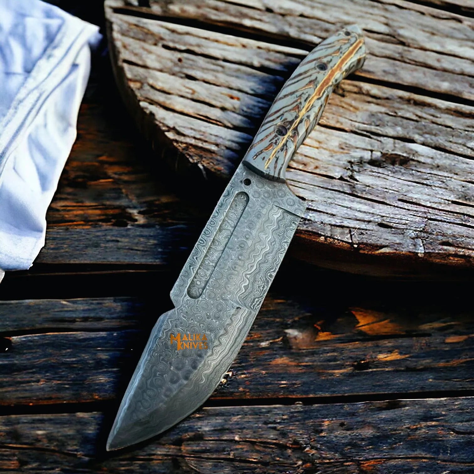 Damascus Bowie Knife Pine Cone Resin Handle