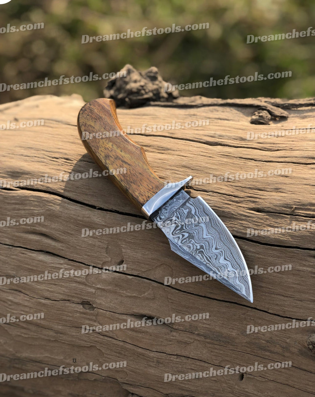 Custom handmade Damascus steel hunting knife