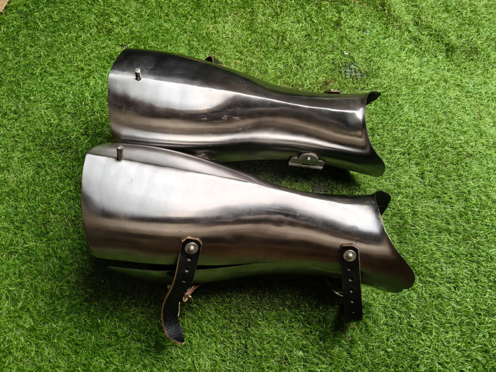 Enclosed Greaves