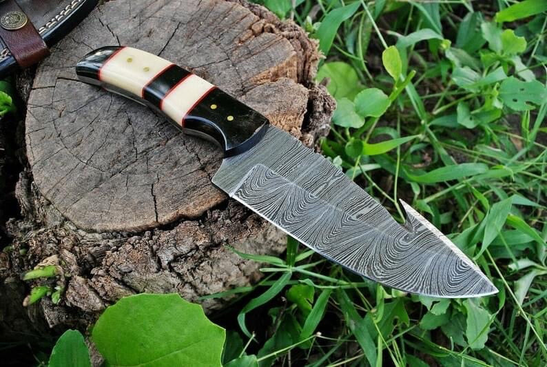 Custom handmade Damascus steel Guthook hunting knife