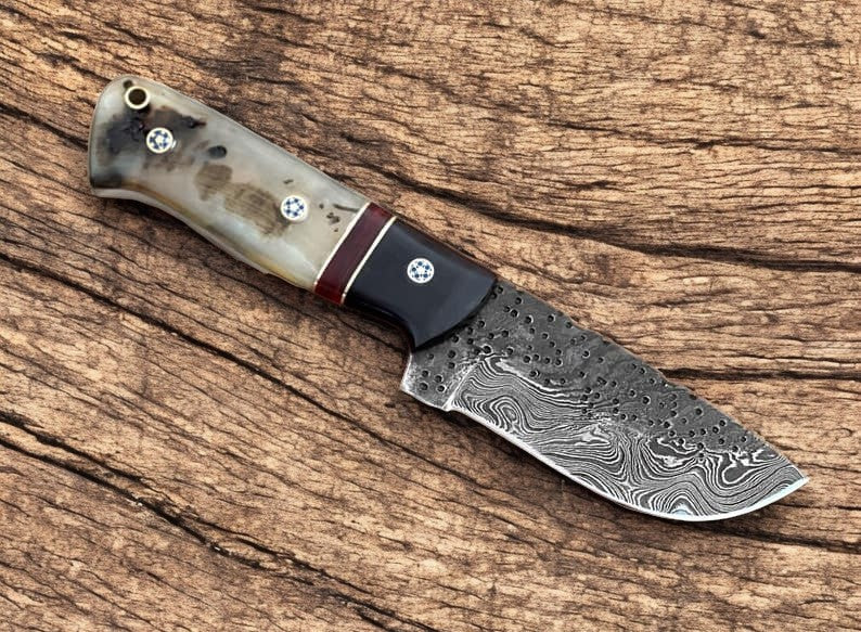 Custom Handmade Damascus Hunting Knife – 8" with Horn Handle