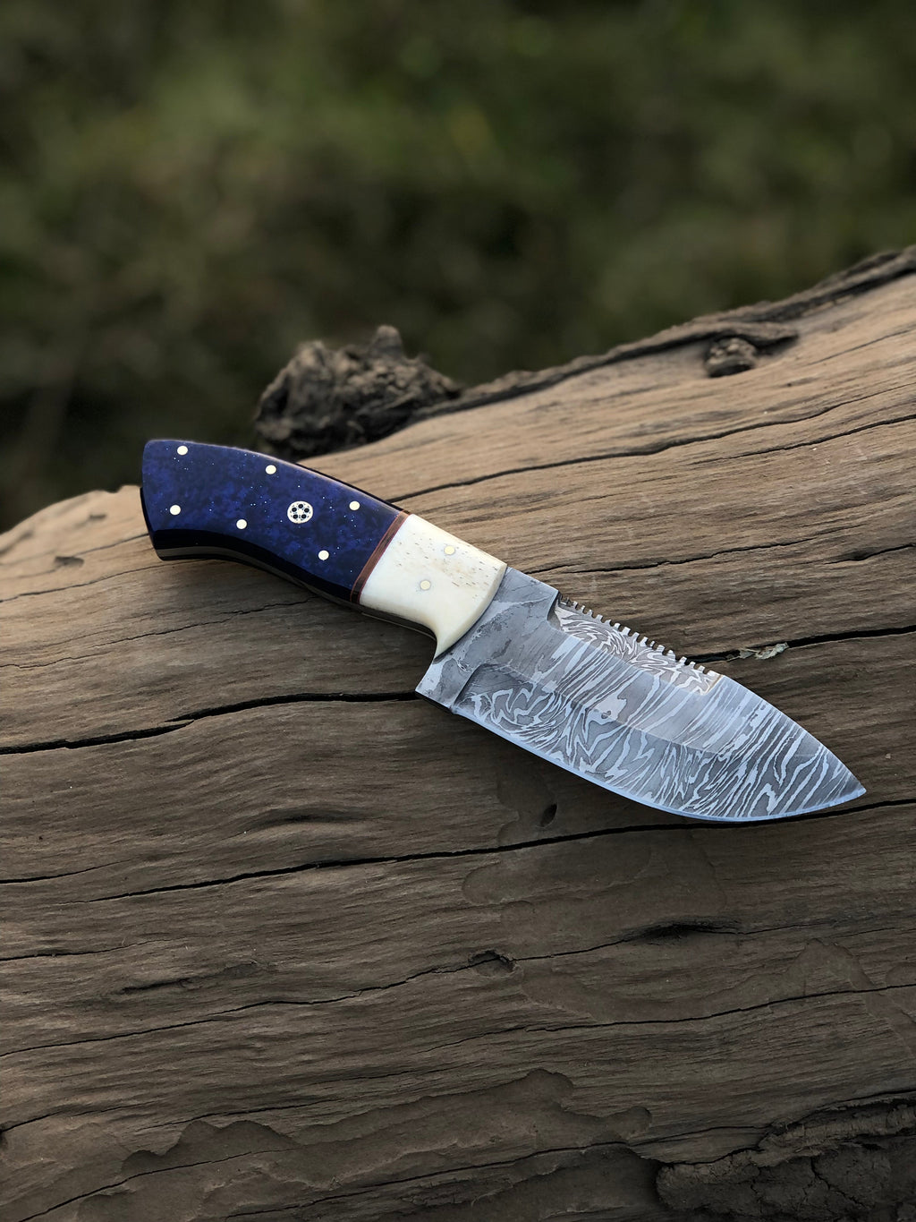 Custom handmade Damascus steel hunting knife