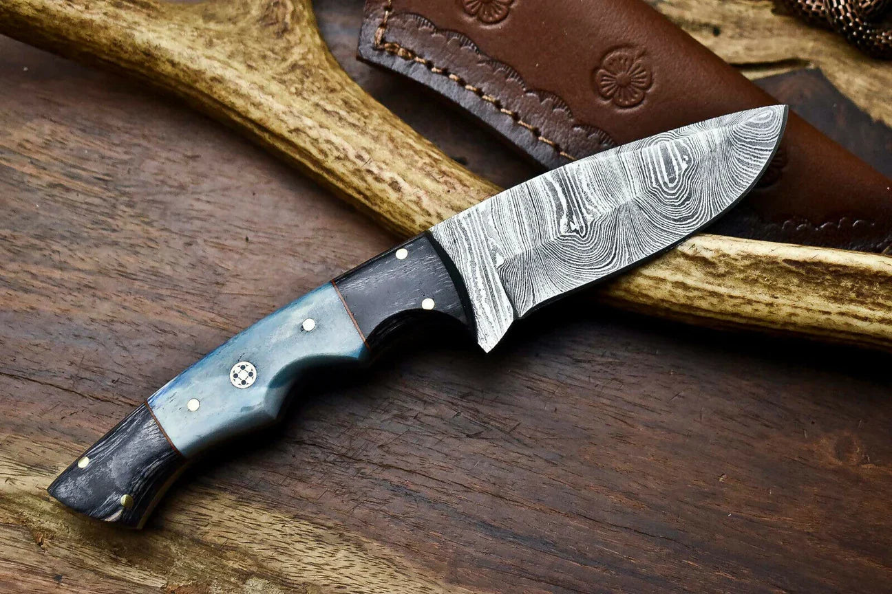 Handmade Damascus Hunting Skinning Blade Hunter Camping Full Tang Knife