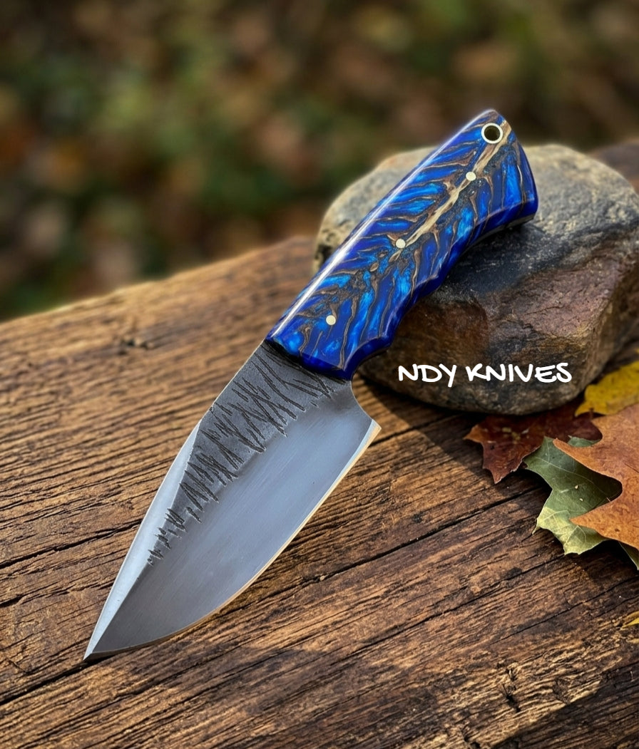 8" Hand-Forged High Carbon Steel Skinner – Full-Tang Fixed Blade Hunting Knife with Custom Pinecone Resin Handle