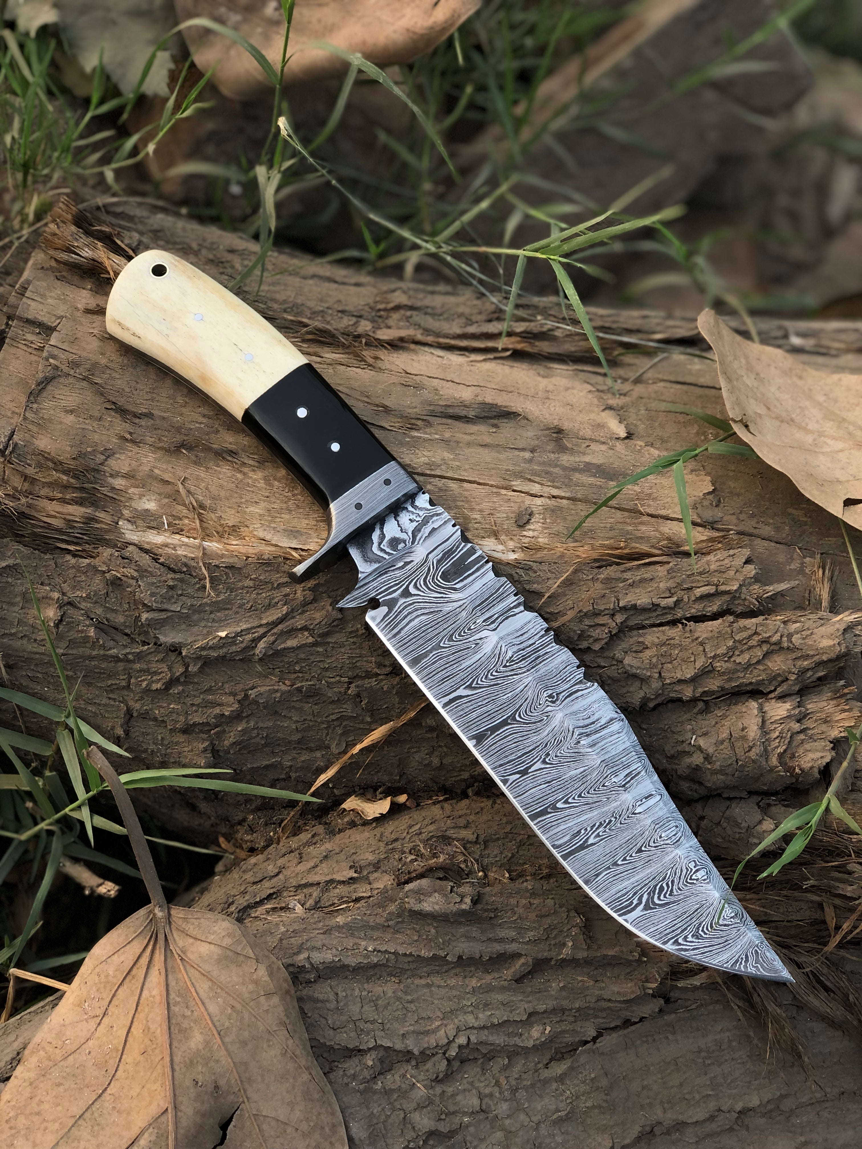 Custom handmade Damascus steel hunting knife