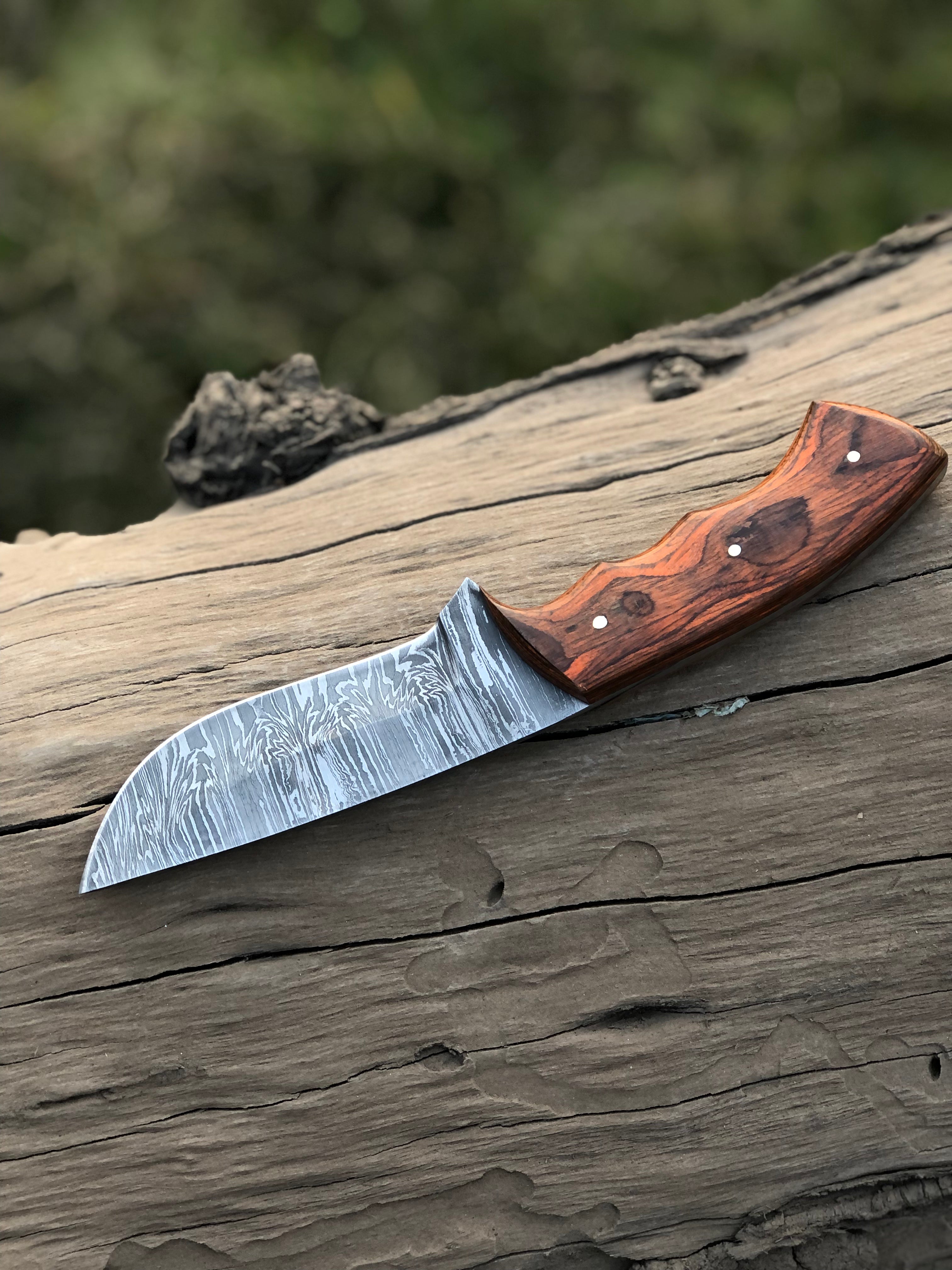Custom handmade Damascus steel hunting knife