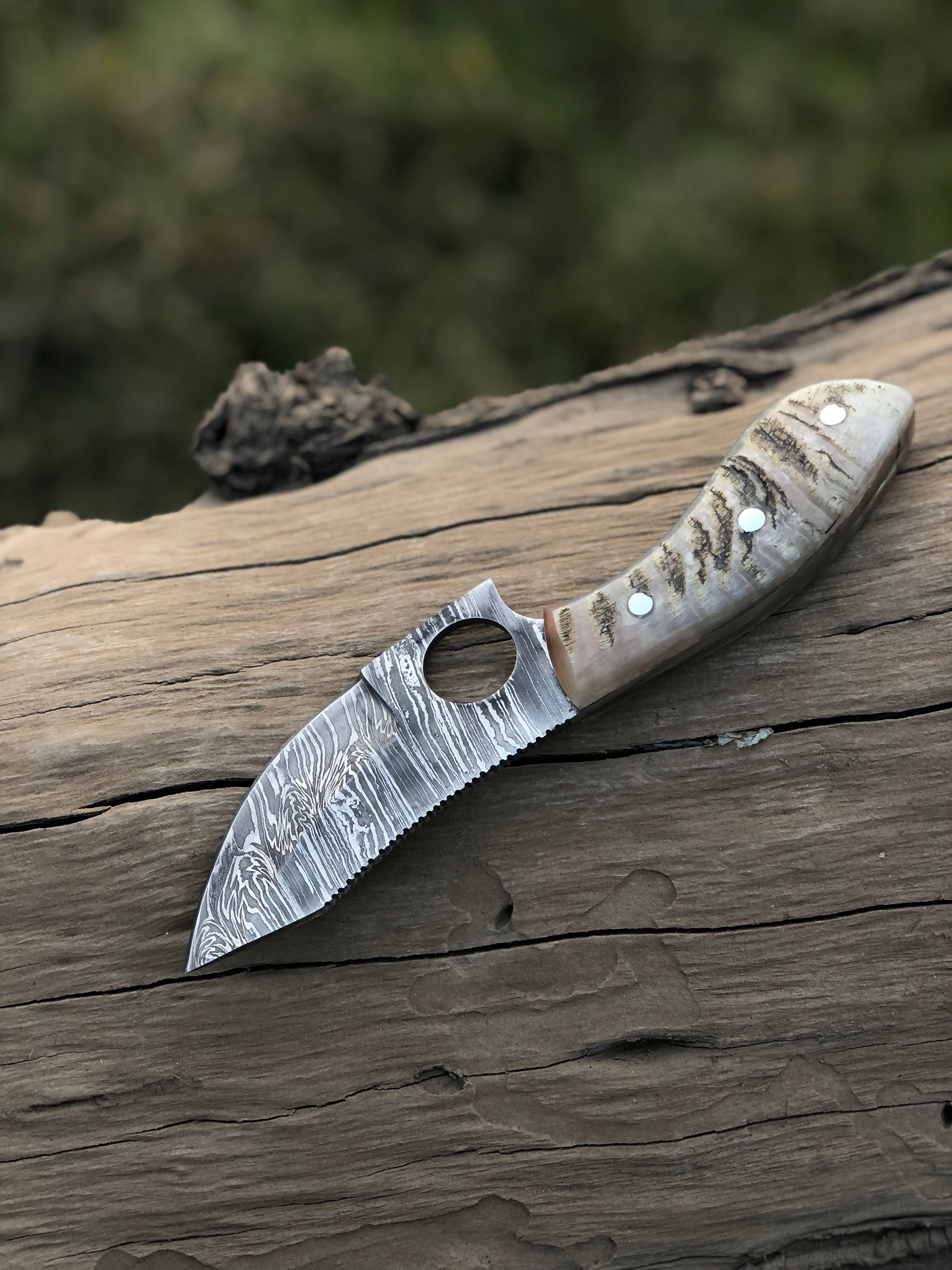 Custom handmade Damascus steel hunting knife