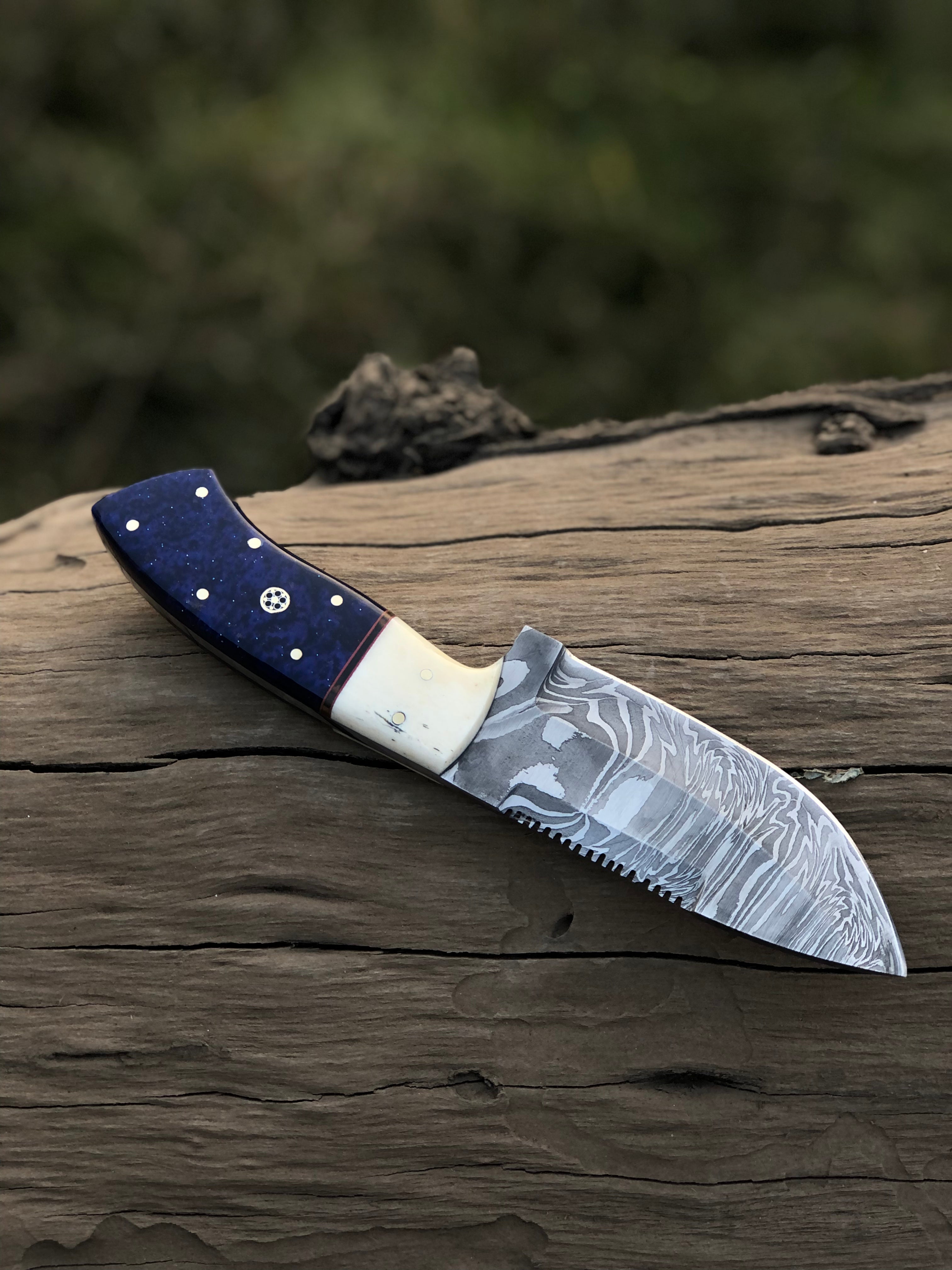 Custom handmade Damascus steel hunting knife