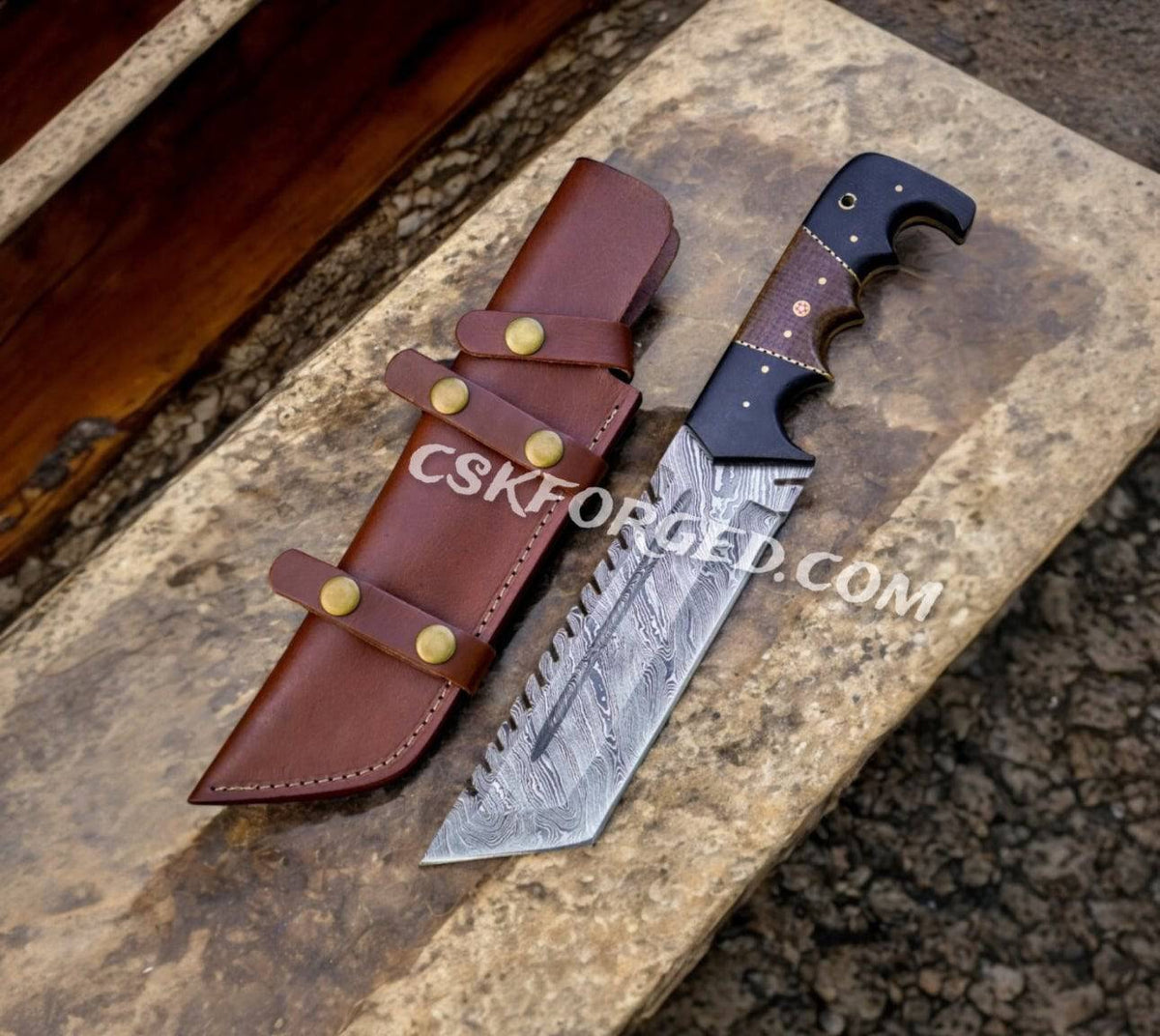 Voyager Vanguard Tom Brown handmade Damascus steel hunting knife with wooden handle and leather sheath, detailed close-up.