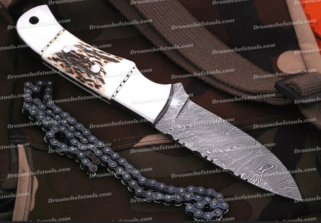 Handmade Damascus steel hunting knife handle with stag horn, crafted by Knives Gear Garage, showcasing detailed natural horn texture.