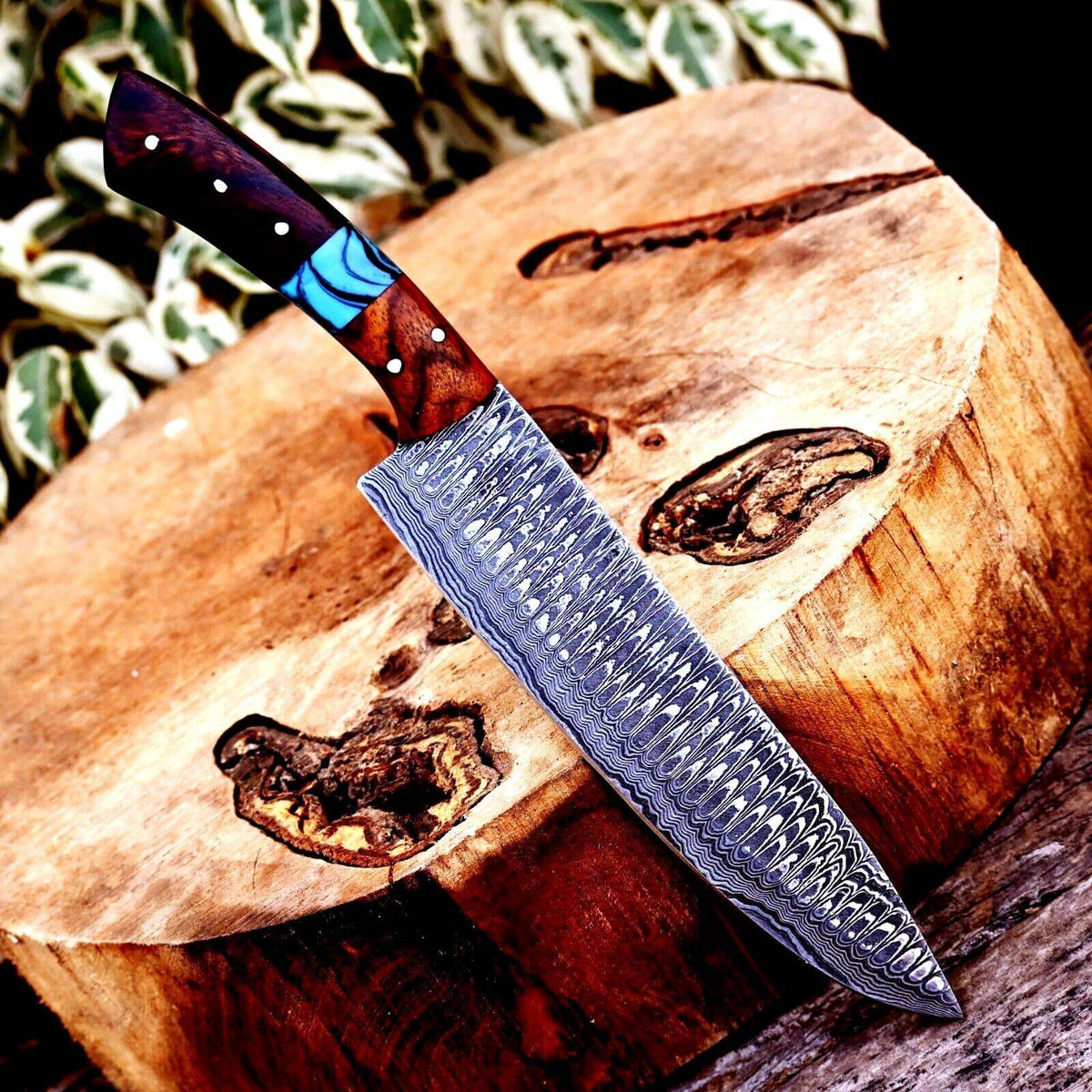 Hand-forged 7-inch Damascus steel chef knife with ergonomic rosewood and resin handle, perfect for culinary precision.