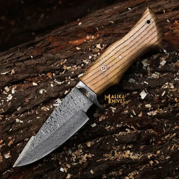 Twist Damascus Hunting Knife with Walnut Handle