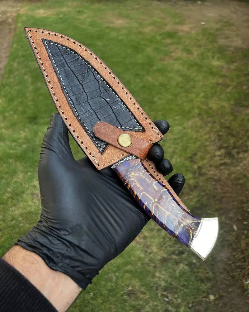 Premium Damascus hunting knife with pine corn resin handle and leather sheath by cskforged, featuring a sharp blade and sturdy design.