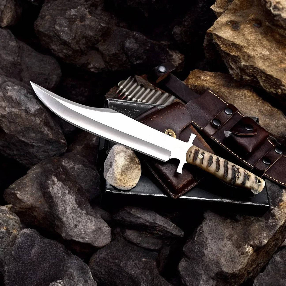 cskforged Rogue Expedition camping knife with a stainless steel blade and ergonomic handle, ideal for outdoor adventures.
