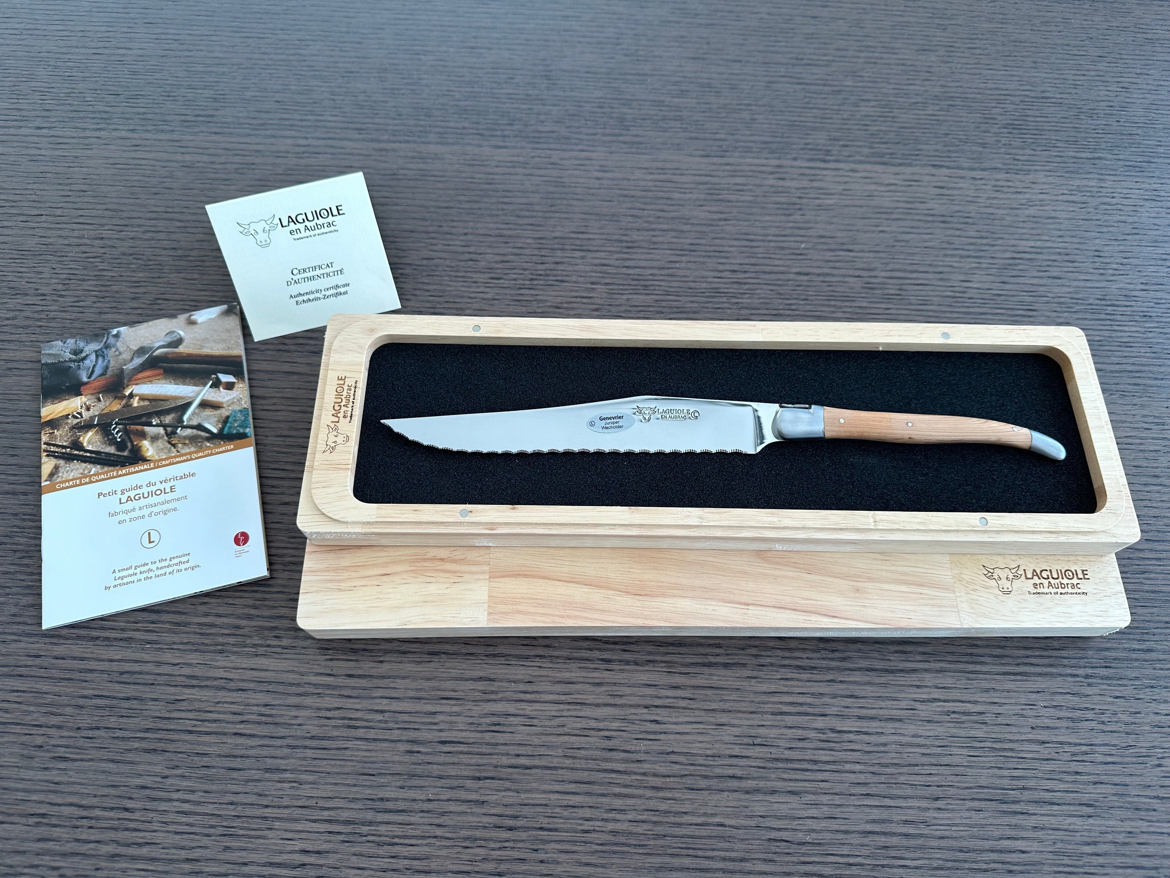 Laguiole en Aubrac Stainless Steel Bread Serrated Knife With Juniper Handle, 7-in