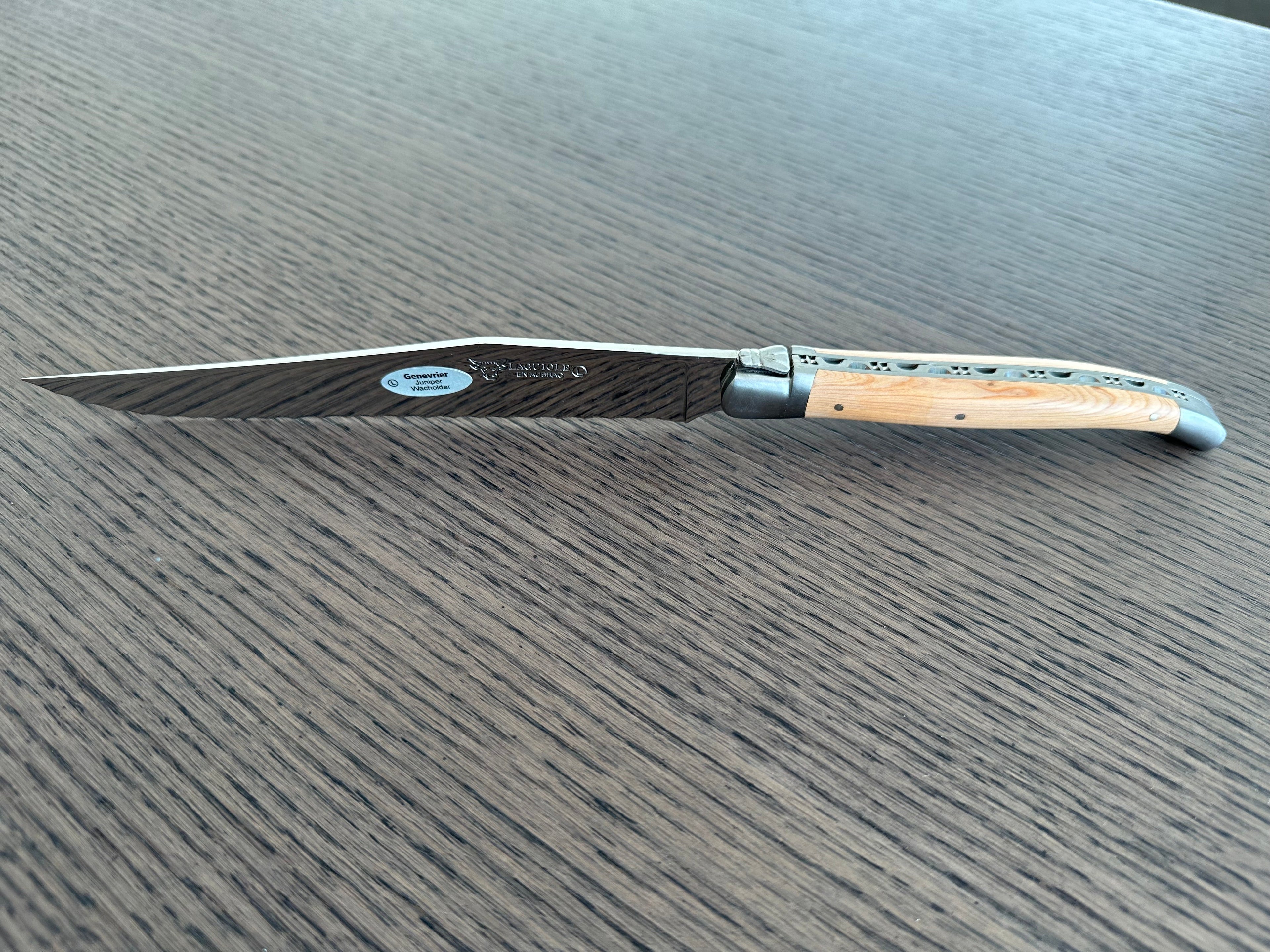 Laguiole en Aubrac Stainless Steel Bread Serrated Knife With Juniper Handle, 7-in