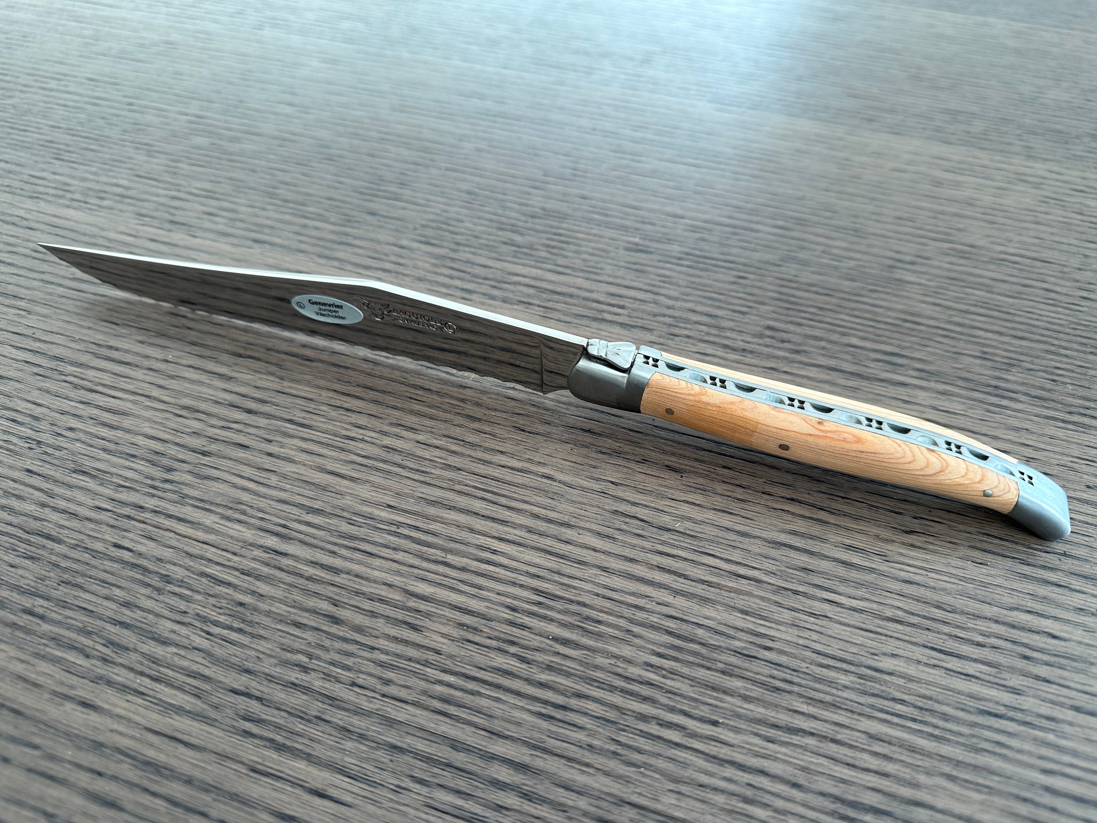 Laguiole en Aubrac Stainless Steel Bread Serrated Knife With Juniper Handle, 7-in
