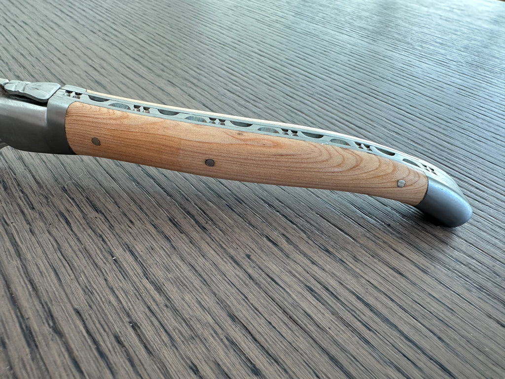 Laguiole en Aubrac Stainless Steel Bread Serrated Knife With Juniper Handle, 7-in