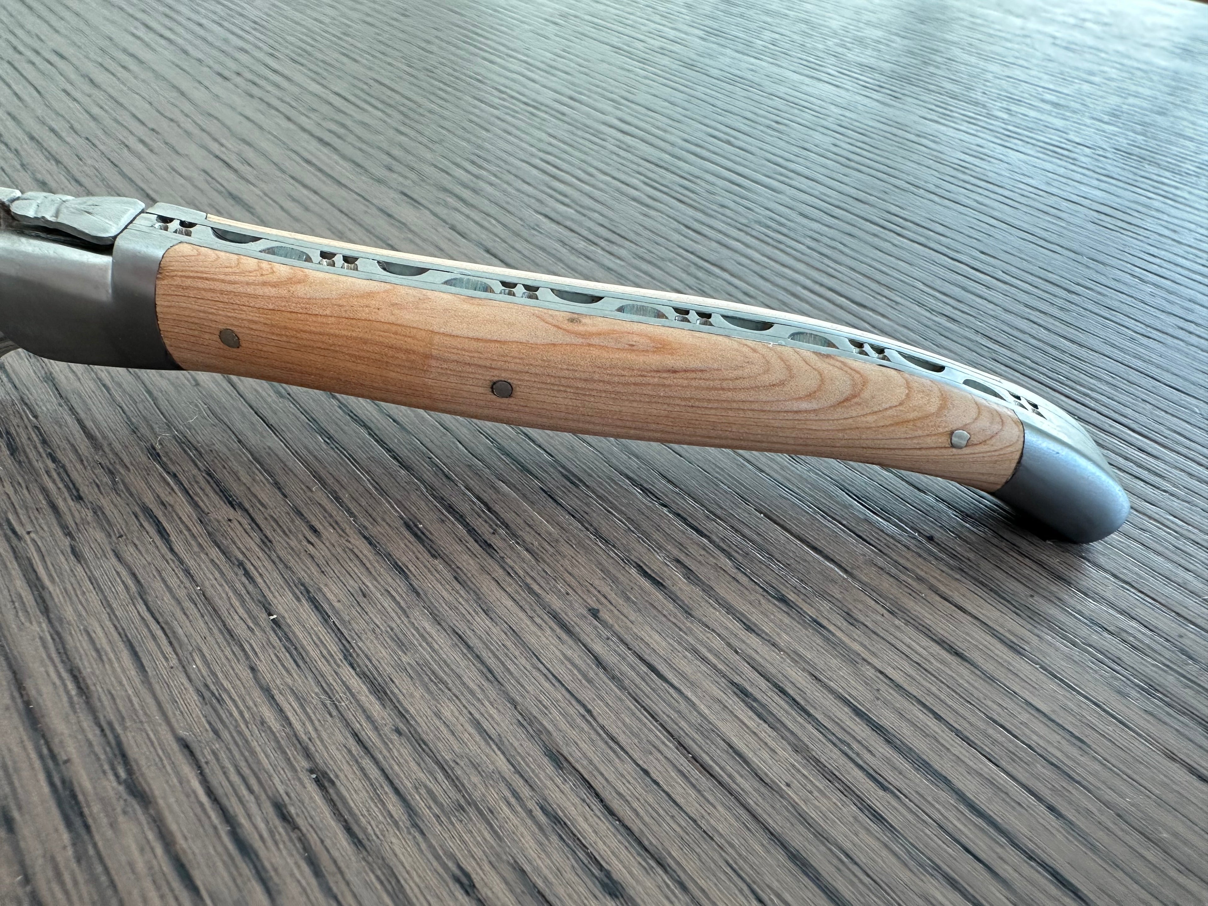 Laguiole en Aubrac Stainless Steel Bread Serrated Knife With Juniper Handle, 7-in