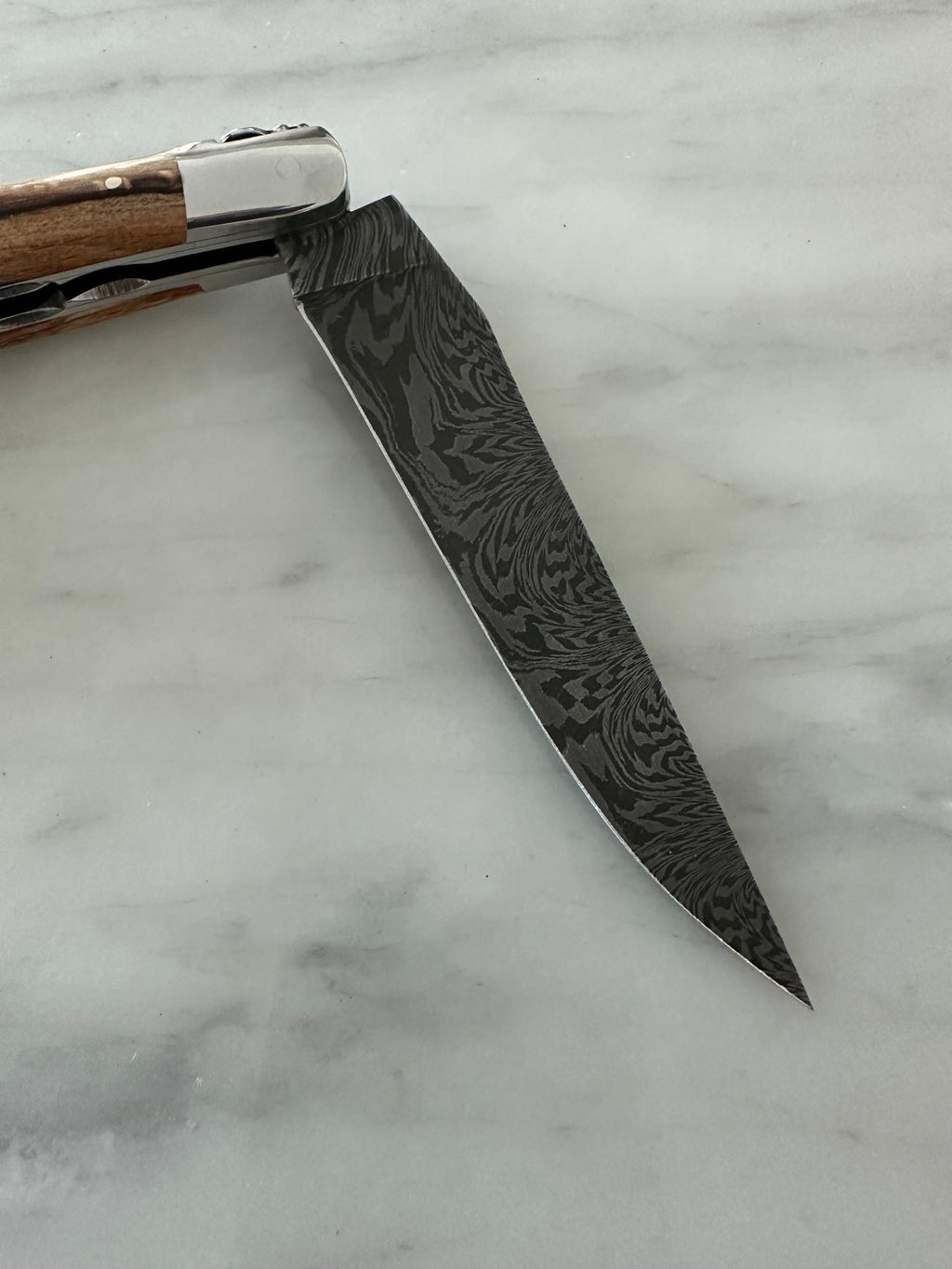 Laguiole en Aubrac Handcraft Double Plated Damascus Folding Knife, Aubrac Wood Handle, Special Forged Bee, 4.75-in