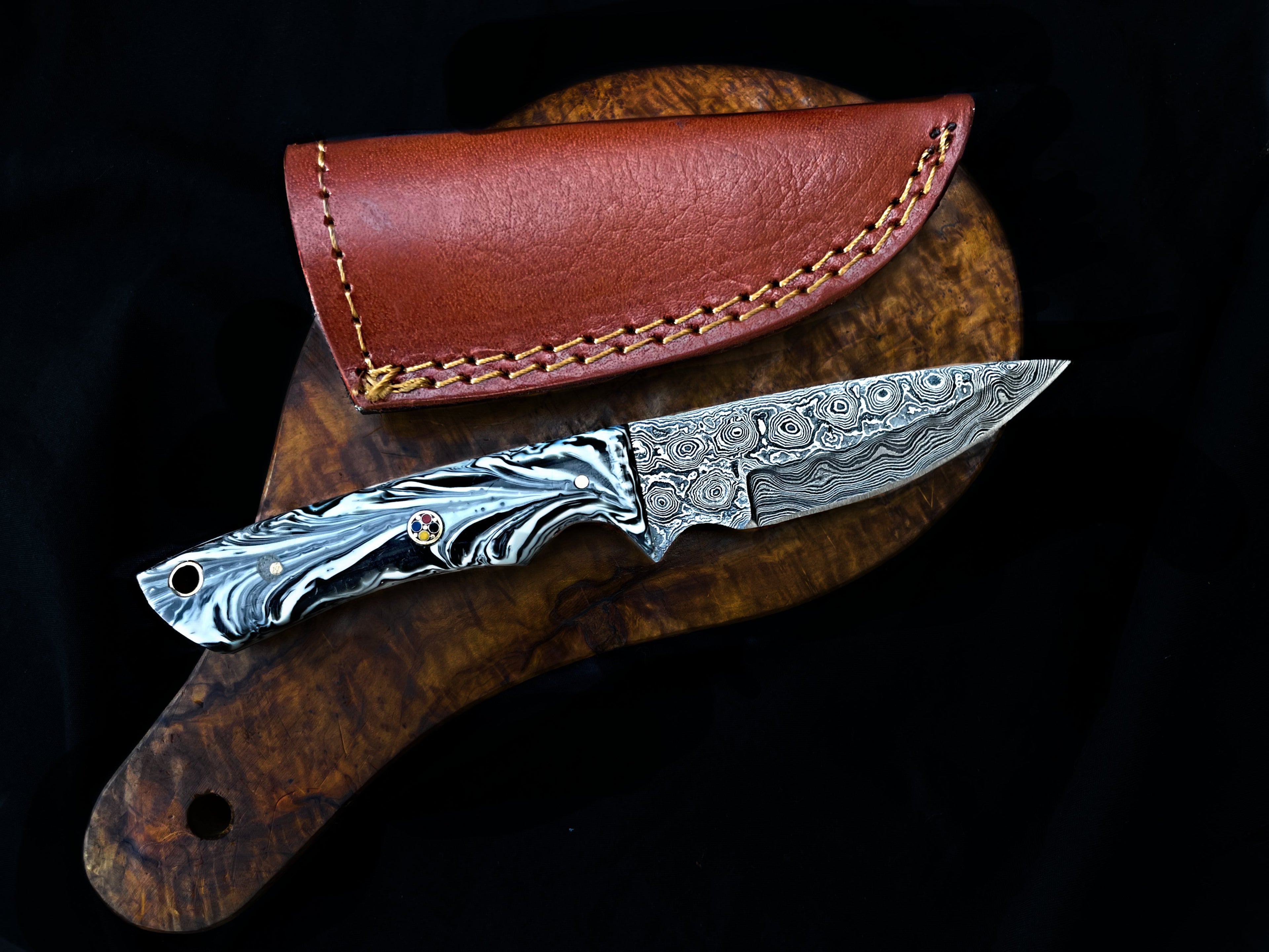 Hand-Forged Damascus Steel Hunting Knife