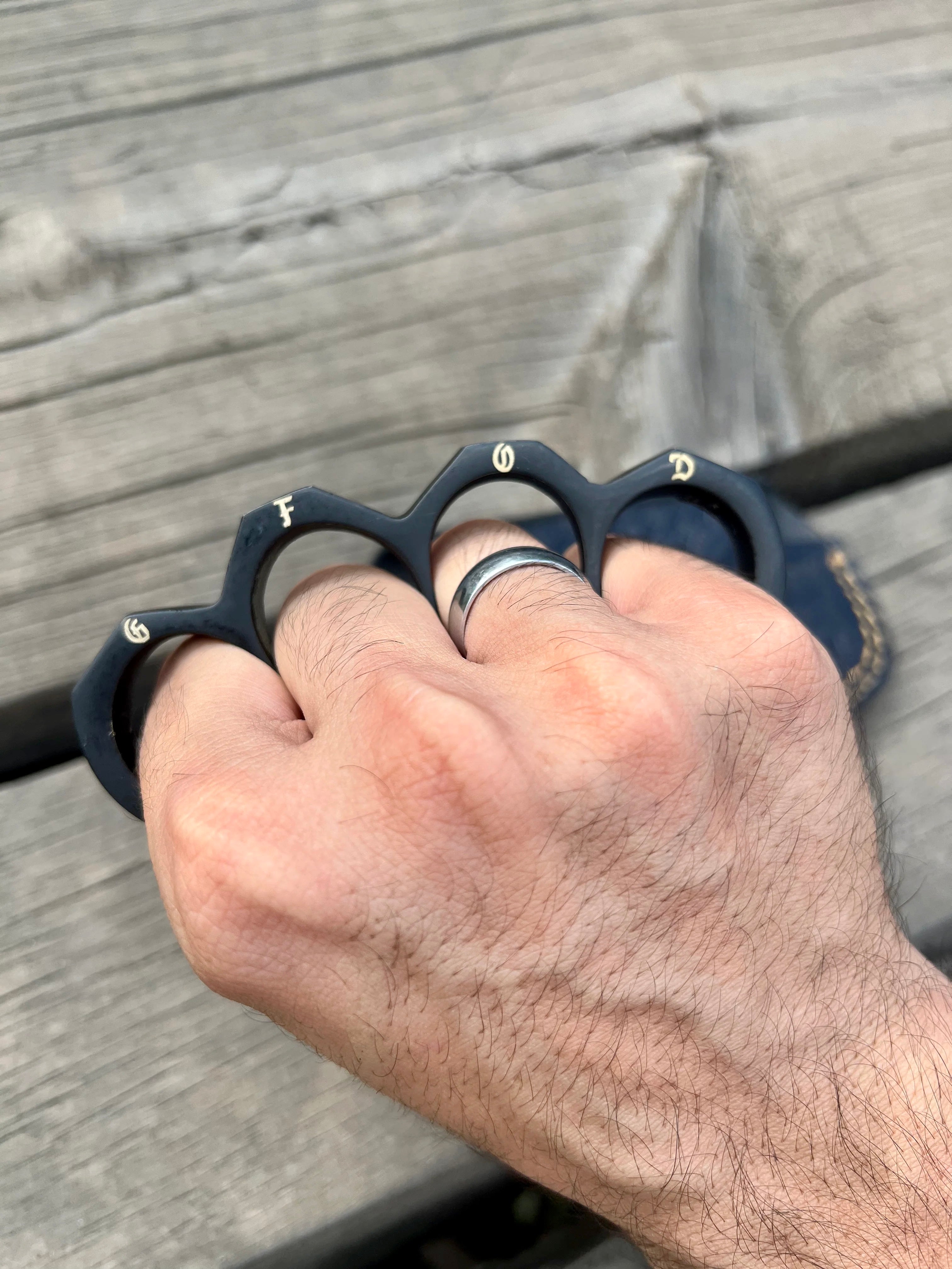 Custom Black Steel Knuckle Duster – Matte Finish with Engraving & Leather Belt Case