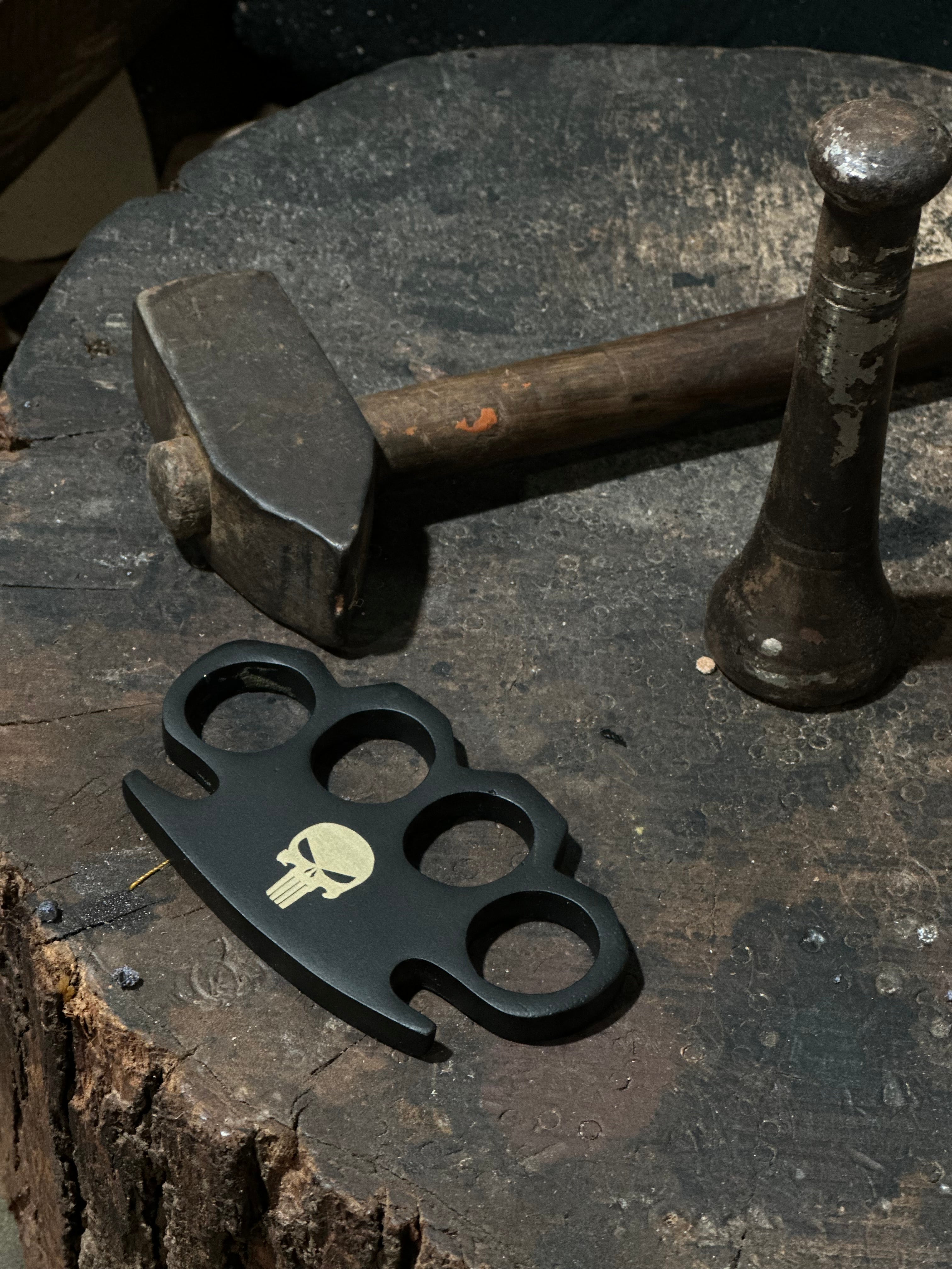 Tactical Black Steel Knuckle Duster with Brass Core & Leather Belt Case – Custom EDC Self-Defense Tool