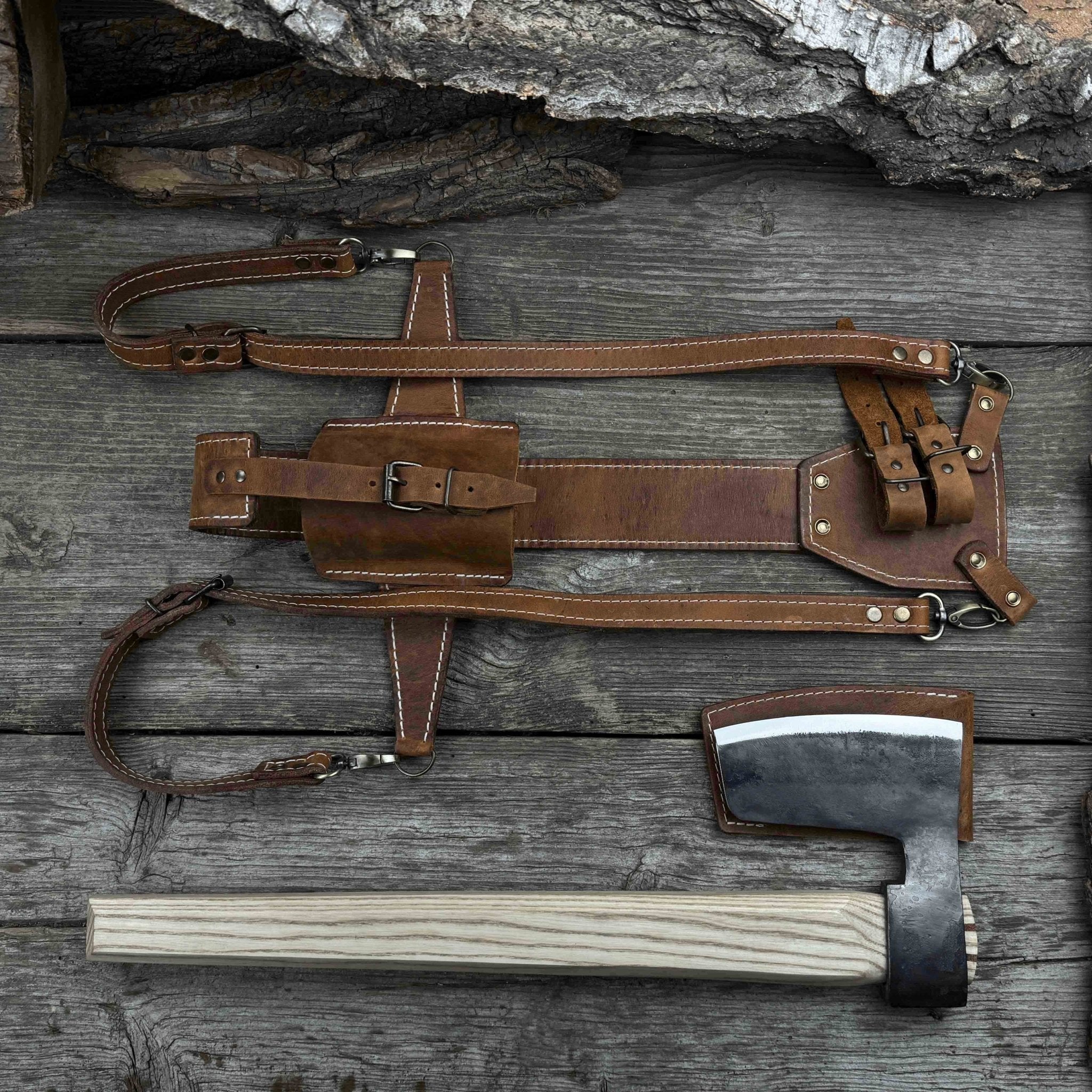 Carpenter’s Axe with Leather Shoulder Sheath, 0.84 kg (1.85 lb)