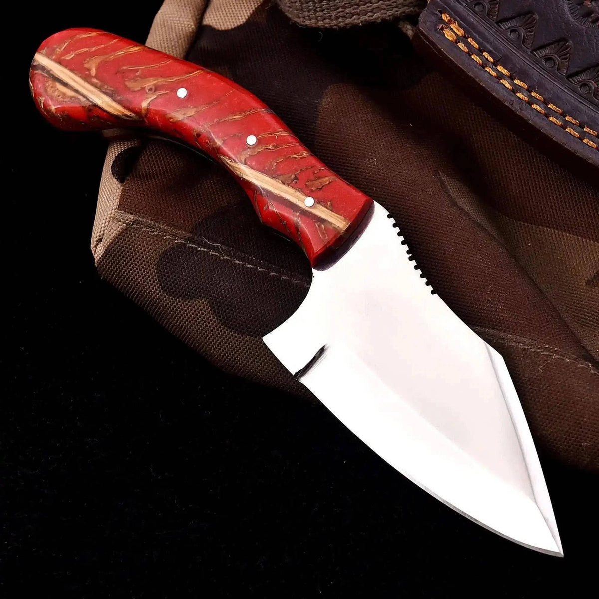 JW SteelCrafts skinning knife with crimson resin handle and 4-inch stainless steel blade, ideal for outdoor hunting and skinning tasks.