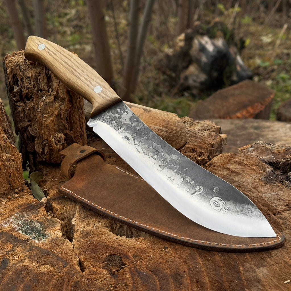 Hand-Forged Bushcraft Knife, 17 cm (6.7 inches) with leather sheath