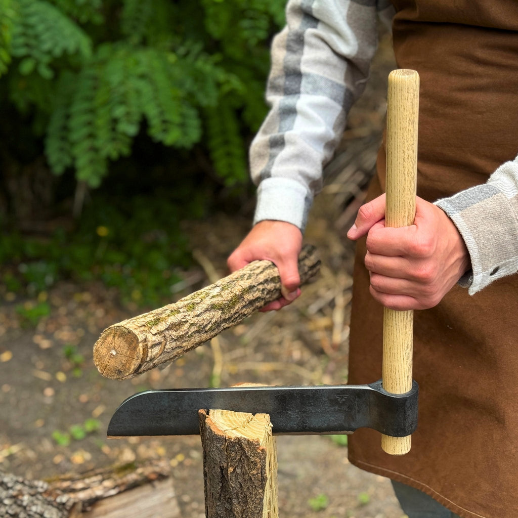 Hand-forged Sharky Steel splitting froe blade, 25.5 cm (10 inches), with a sturdy handle for splitting wood efficiently.