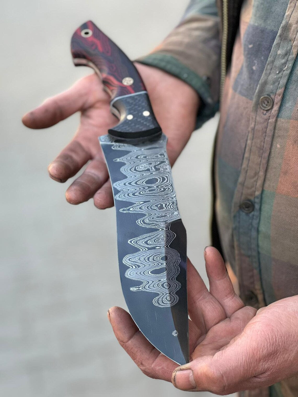 Custom handmade Damascus steel hunting knife with resin handle and leather sheath, featuring a 10-inch blade from Knives Gear Garage.