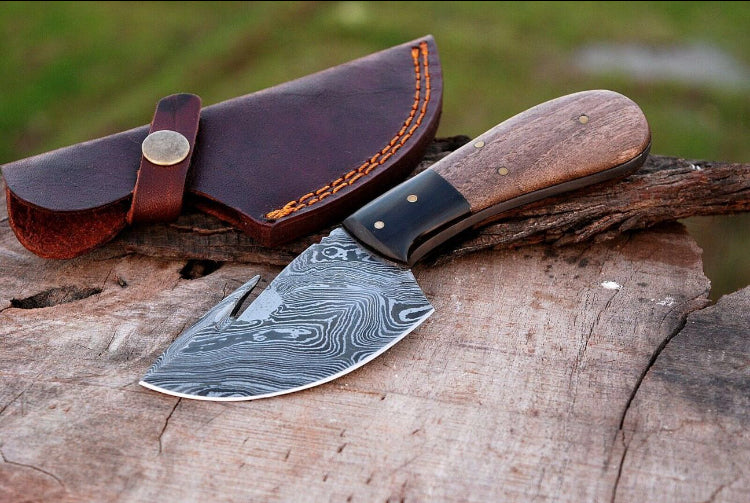 Best Skinning Knife for Deer – 7” Handmade Damascus Steel Blade with Rosewood or Resin Handle & Leather Sheath