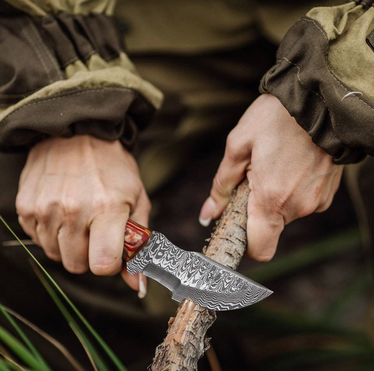 Tom Brown Tracker survival knife with a fixed blade and wooden handle, shown in a detailed close-up.
